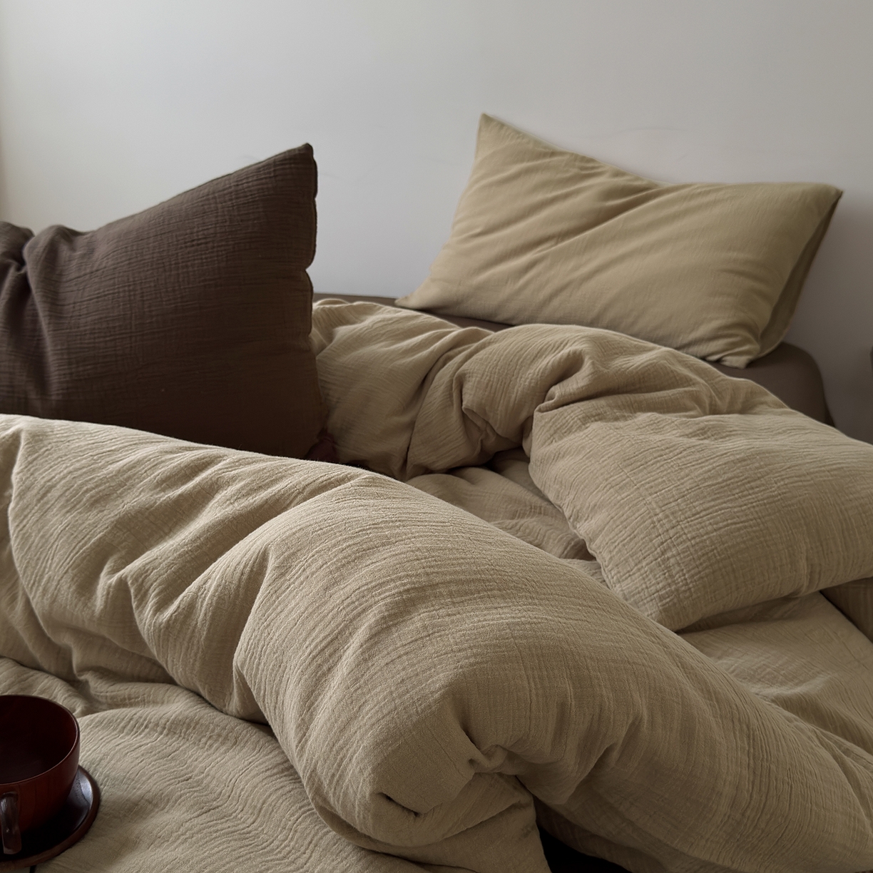 91家纺网 家纺一手货源 找家纺 玖弘家居 2025新款软糯皱皱纱四件套系列 燕麦+巧克力棕（燕麦+巧克力棕）