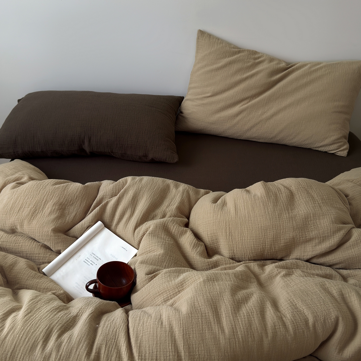 91家纺网 家纺一手货源 找家纺 玖弘家居 2025新款软糯皱皱纱四件套系列 燕麦+巧克力棕（燕麦+巧克力棕）