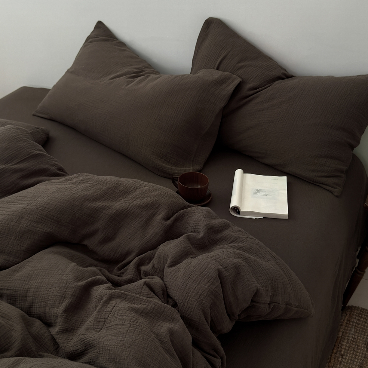 91家纺网 家纺一手货源 找家纺 玖弘家居 2025新款软糯皱皱纱四件套系列 巧克力棕（巧克力棕一对）