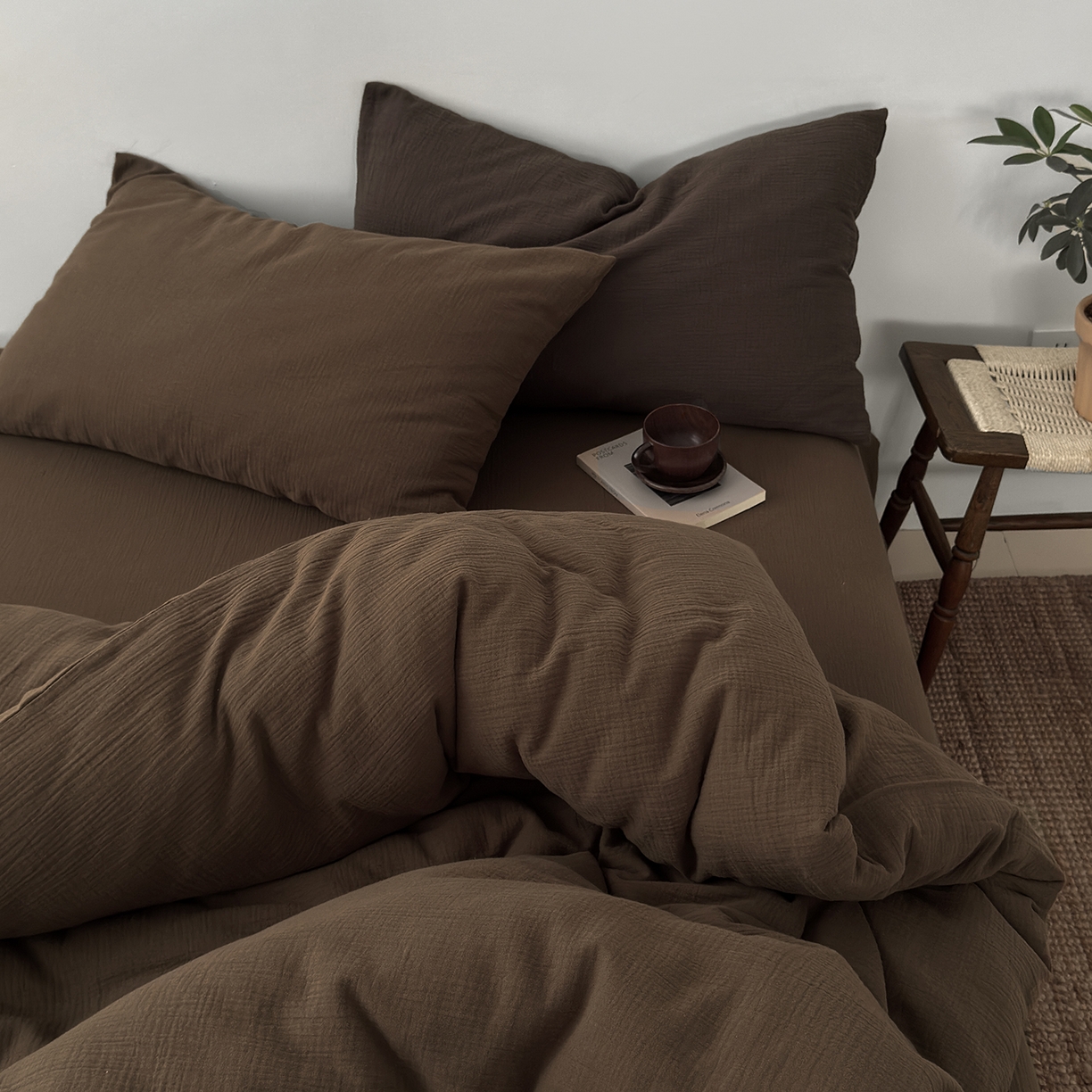 91家纺网 家纺一手货源 找家纺 玖弘家居 2025新款软糯皱皱纱四件套系列 太妃棕 （太妃棕+巧克力棕）