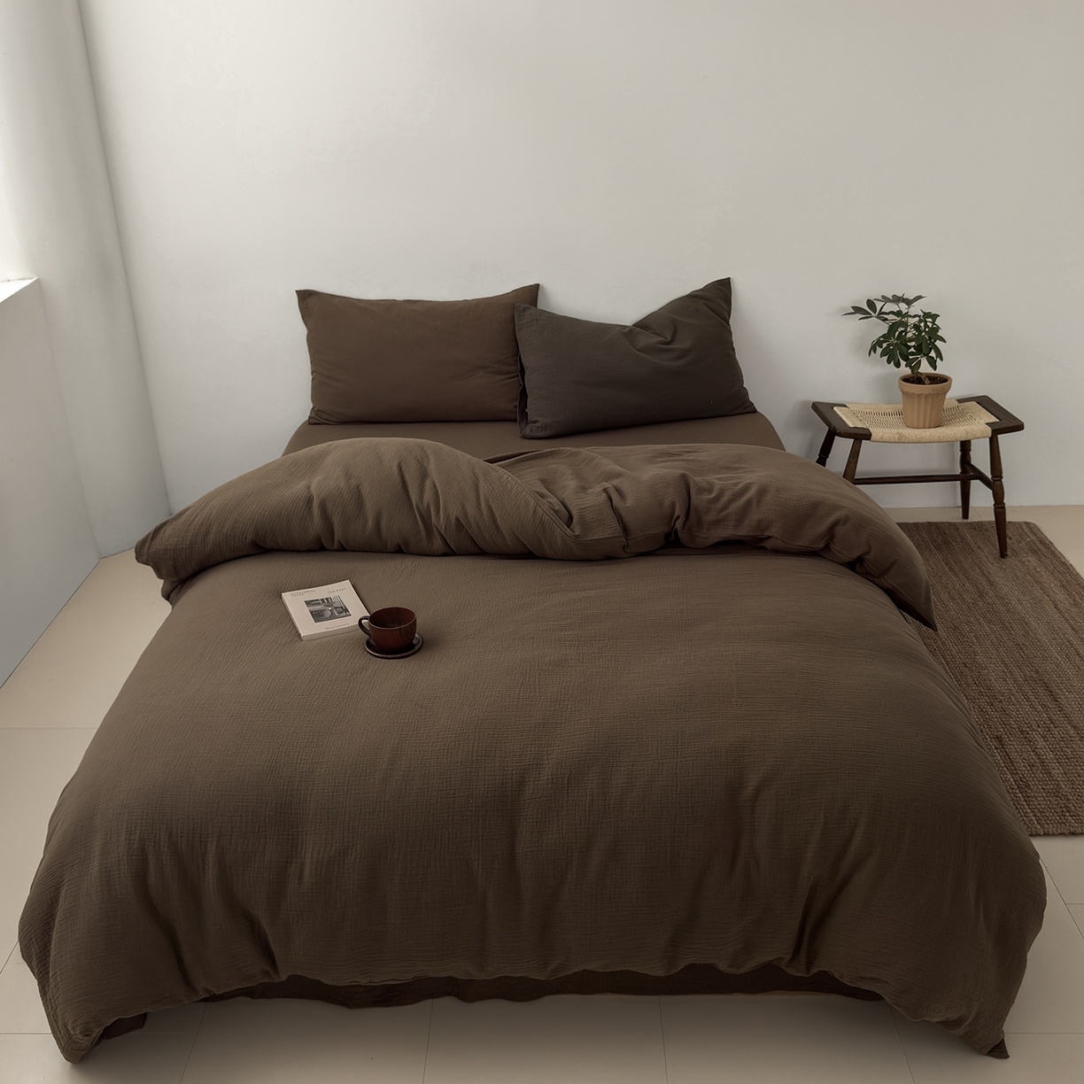 91家纺网 家纺一手货源 找家纺 玖弘家居 2025新款软糯皱皱纱四件套系列 太妃棕 （太妃棕+巧克力棕）