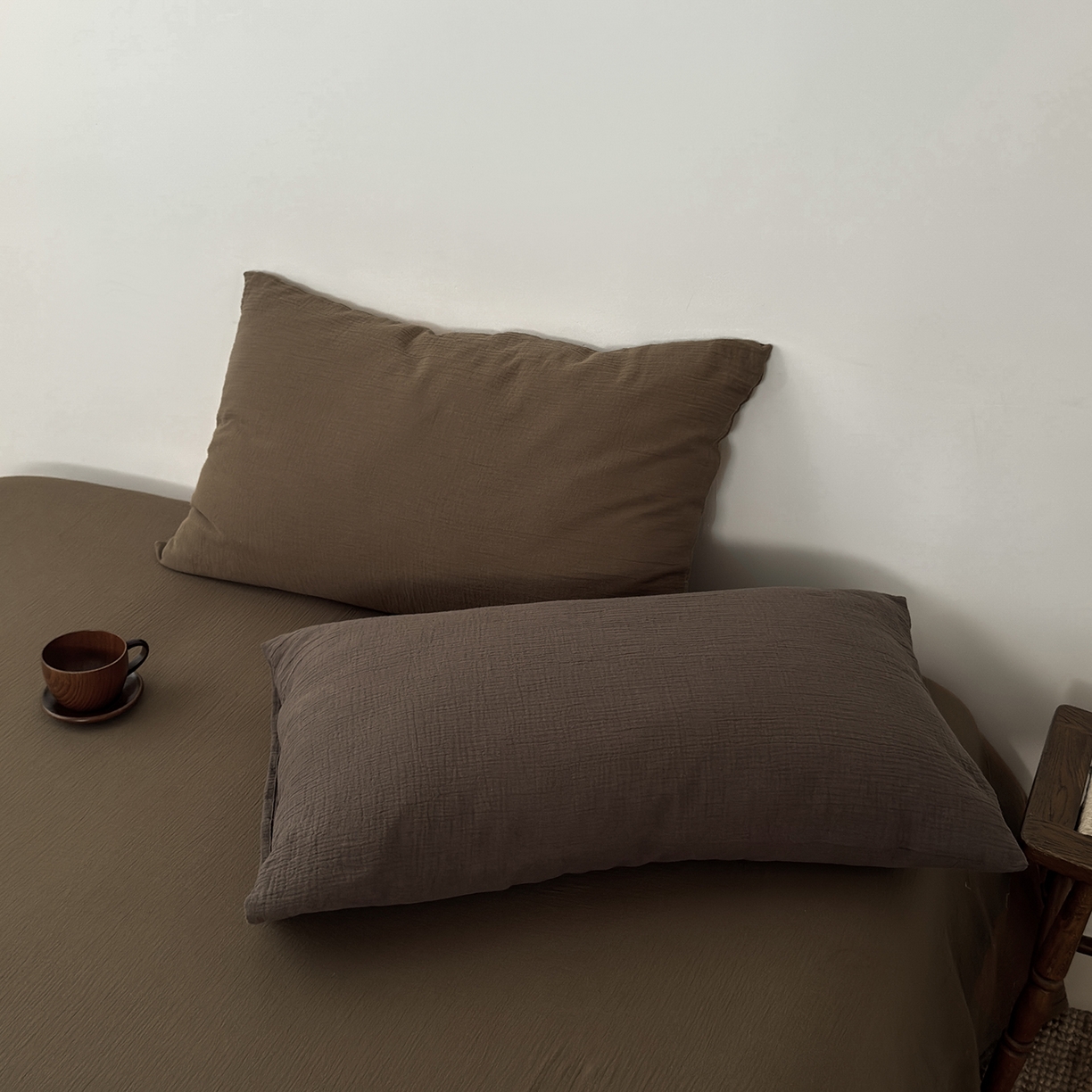 91家纺网 家纺一手货源 找家纺 玖弘家居 2025新款软糯皱皱纱四件套系列 太妃棕 （太妃棕+巧克力棕）