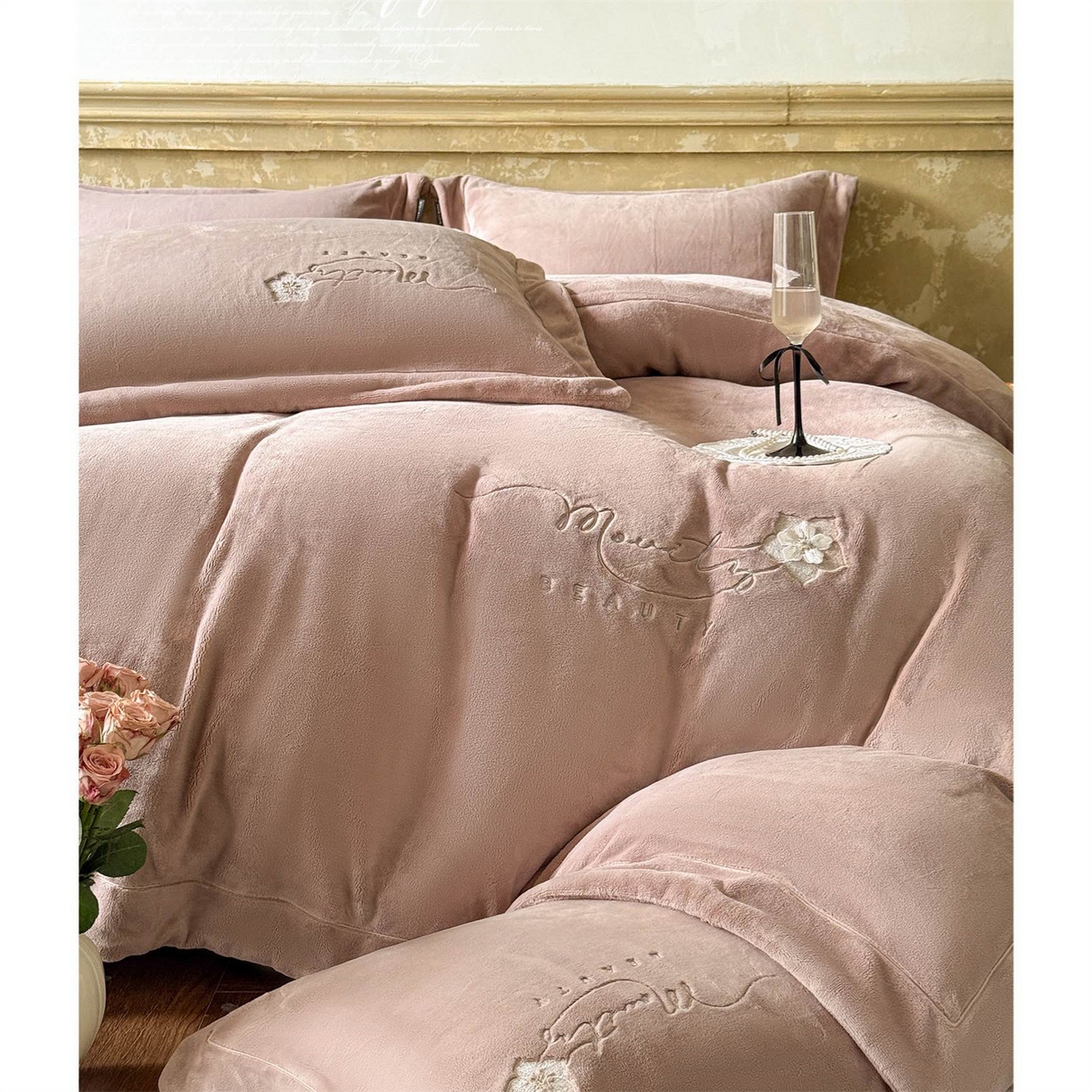 91家纺网 家纺一手货源 找家纺 （总）芯丝路枕业 2025新款蚕丝棉四件套-流萤系列