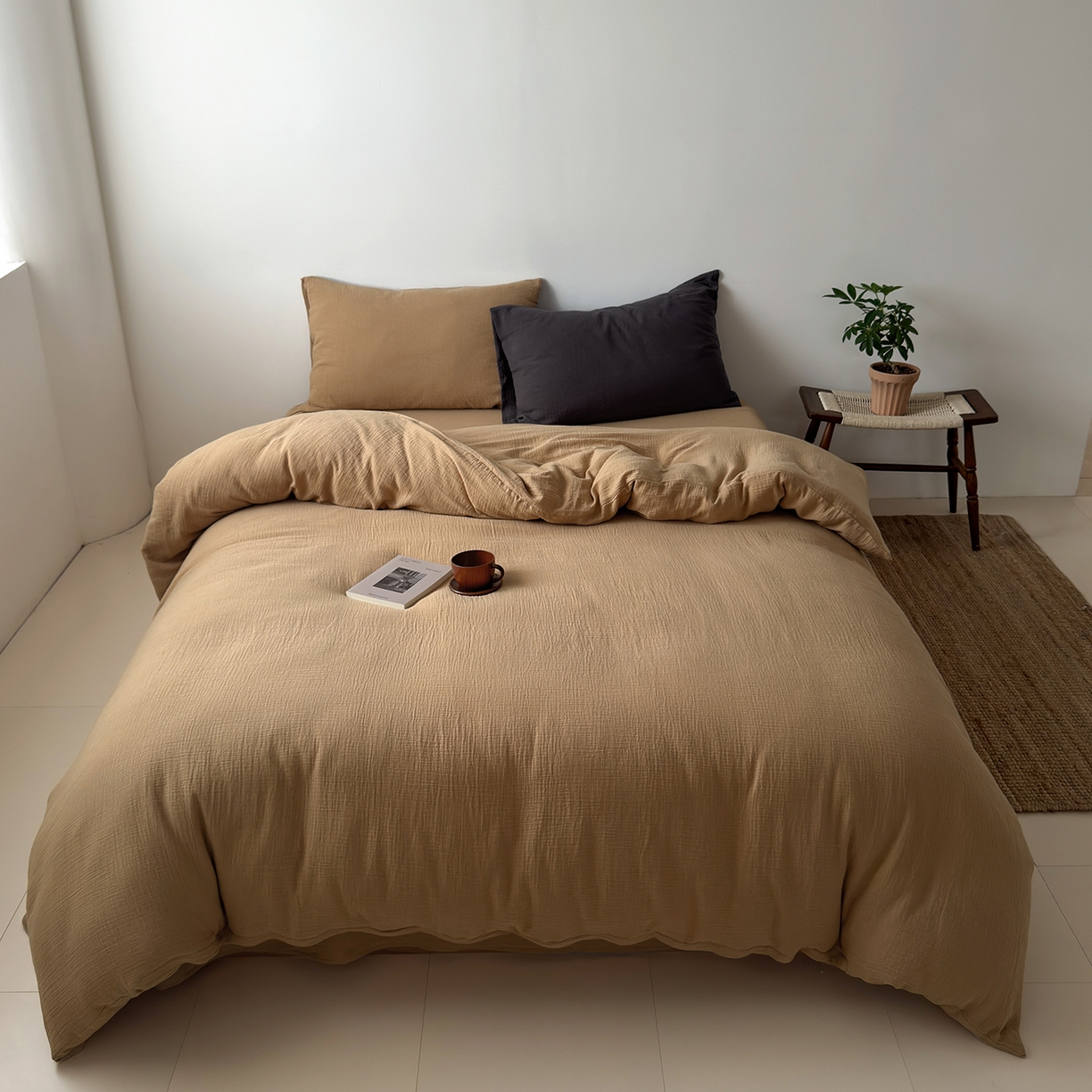 91家纺网 家纺一手货源 找家纺 玖弘家居 2025新款软糯皱皱纱四件套系列 杏仁(杏仁+黑巧）