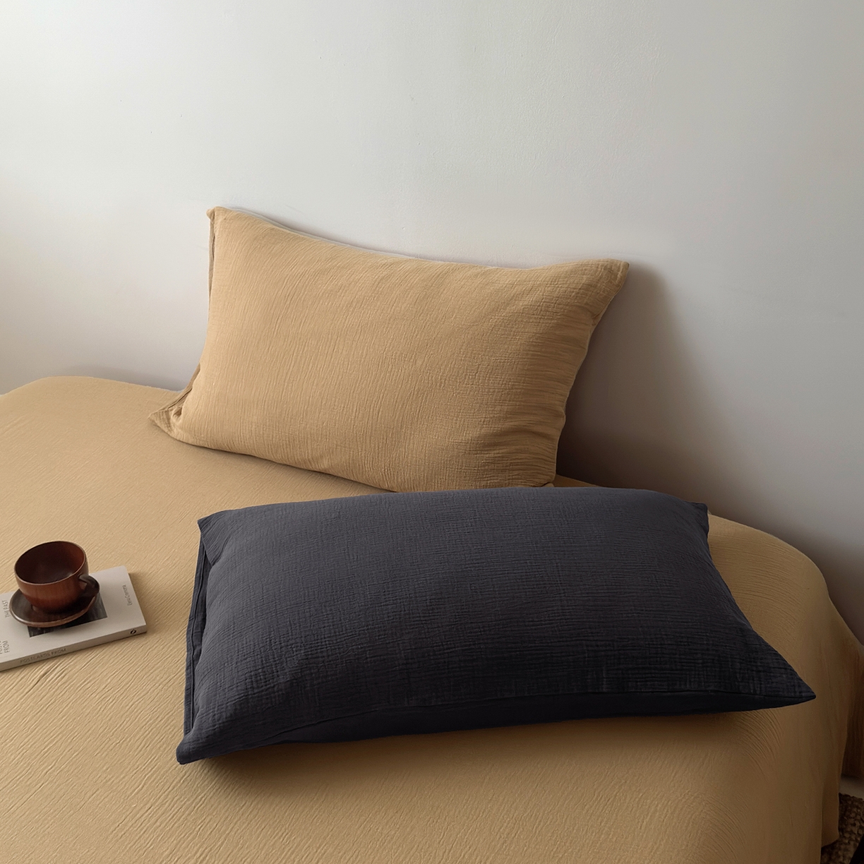 91家纺网 家纺一手货源 找家纺 玖弘家居 2025新款软糯皱皱纱四件套系列 杏仁(杏仁+黑巧）