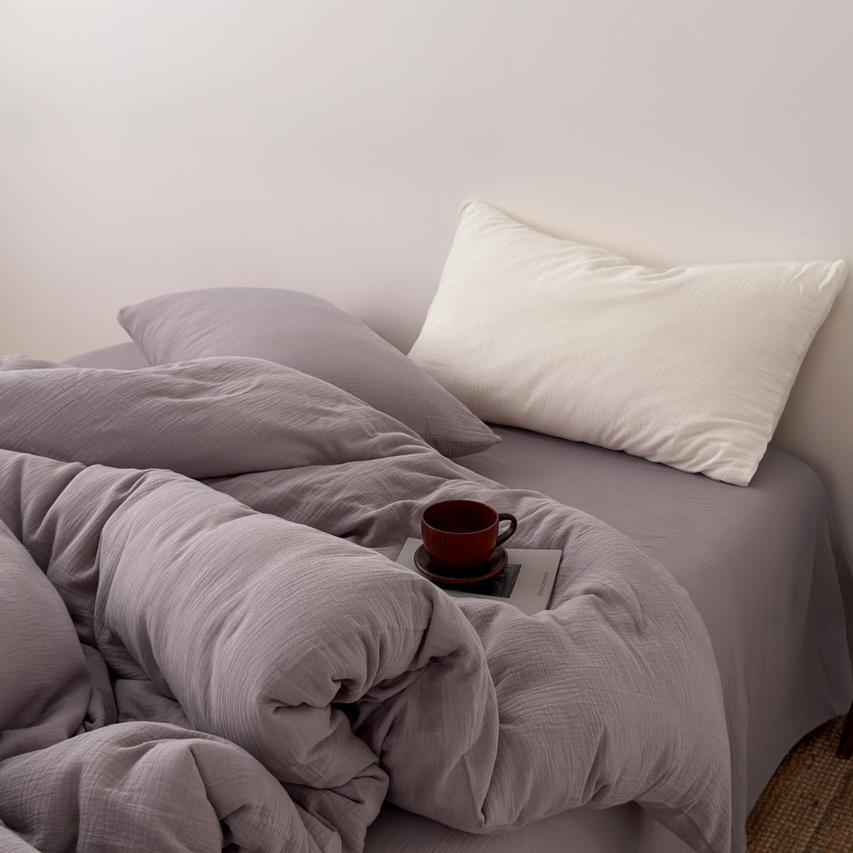 91家纺网 家纺一手货源 找家纺 玖弘家居 2025新款软糯皱皱纱四件套系列 芋紫（芋紫+奶白）