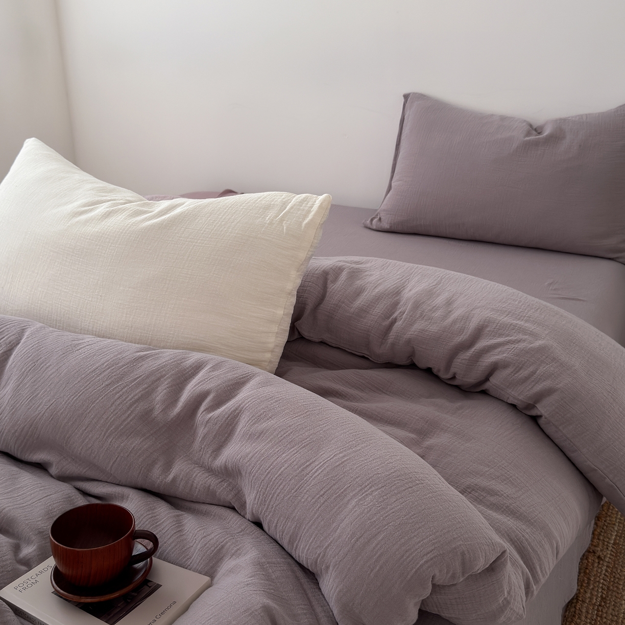 91家纺网 家纺一手货源 找家纺 玖弘家居 2025新款软糯皱皱纱四件套系列 芋紫（芋紫+奶白）