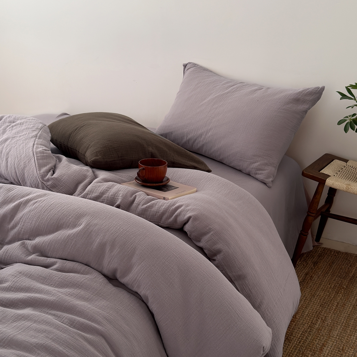 91家纺网 家纺一手货源 找家纺 玖弘家居 2025新款软糯皱皱纱四件套系列 芋紫（芋紫+巧克力棕）