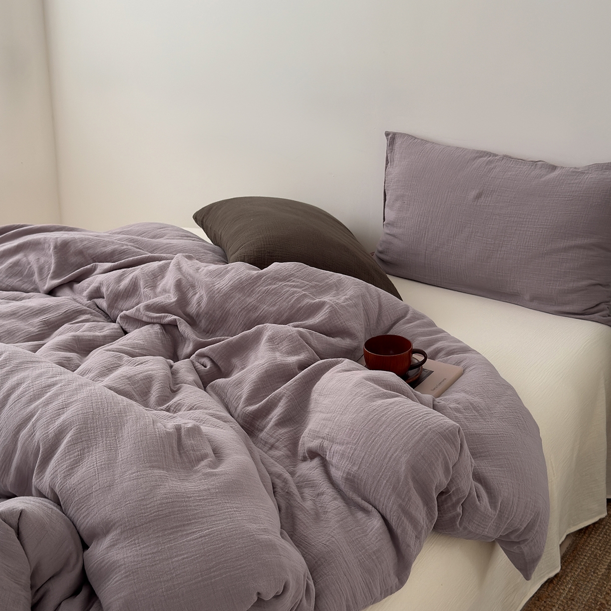 91家纺网 家纺一手货源 找家纺 玖弘家居 2025新款软糯皱皱纱四件套系列 芋紫+奶白（芋紫+巧克力棕）