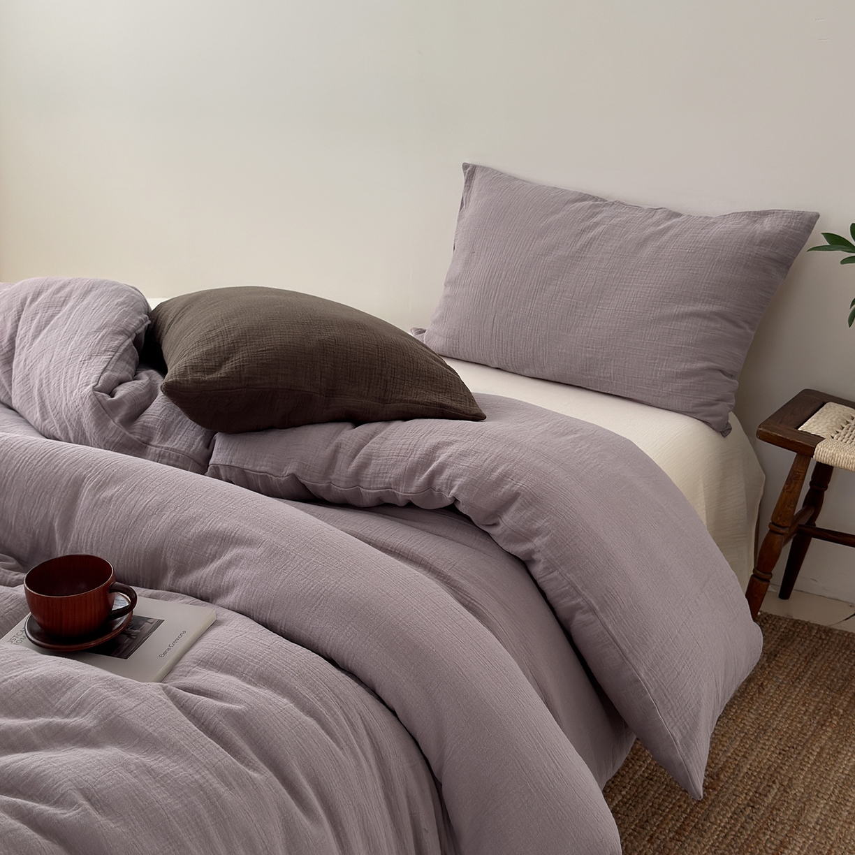 91家纺网 家纺一手货源 找家纺 玖弘家居 2025新款软糯皱皱纱四件套系列 芋紫+奶白（芋紫+巧克力棕）