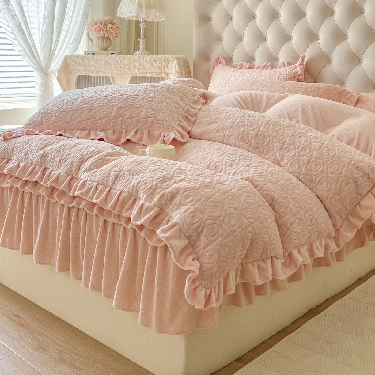 91家纺网 家纺一手货源 找家纺 恋尚 2025新款加厚牛奶绒保暖床笠式床裙四件套-莫奈花园（控价265起） 莫奈花园-清新粉