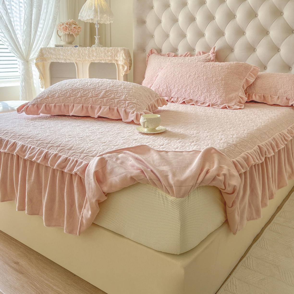 91家纺网 家纺一手货源 找家纺 恋尚 2025新款加厚牛奶绒保暖床笠式床裙四件套-莫奈花园（控价265起） 莫奈花园-清新粉