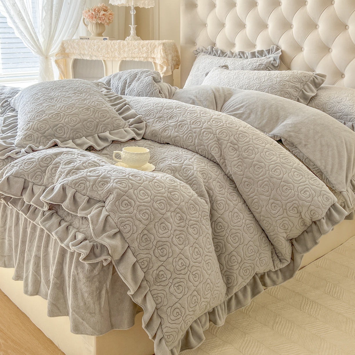 91家纺网 家纺一手货源 找家纺 （总）恋尚 2025新款加厚牛奶绒保暖床笠式床裙四件套-莫奈花园（控价265起）