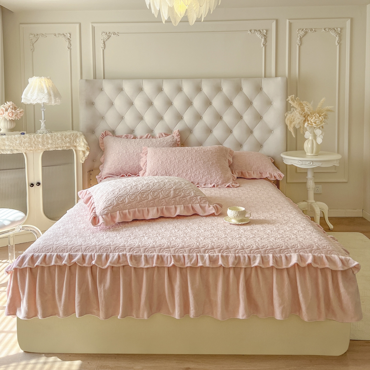 91家纺网 家纺一手货源 找家纺 恋尚 2025新款加厚牛奶绒保暖床笠式床裙四件套-莫奈花园（控价265起） 莫奈花园-清新粉