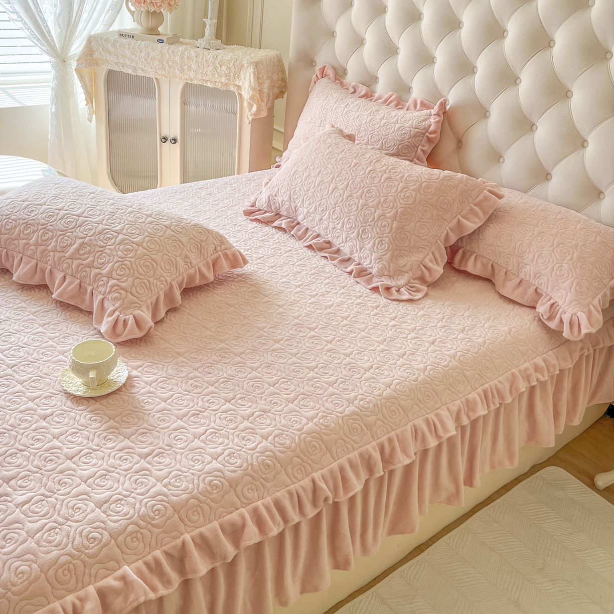 91家纺网 家纺一手货源 找家纺 恋尚 2025新款加厚牛奶绒保暖床笠式床裙四件套-莫奈花园（控价265起） 莫奈花园-清新粉