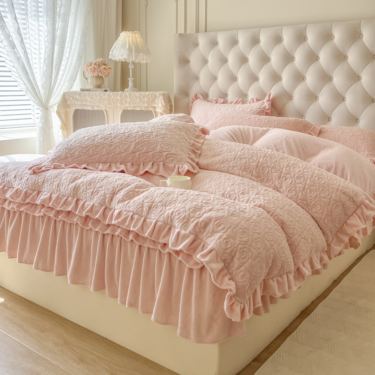 91家纺网 家纺一手货源 找家纺 恋尚 2025新款加厚牛奶绒保暖床笠式床裙四件套-莫奈花园（控价265起） 莫奈花园-清新粉