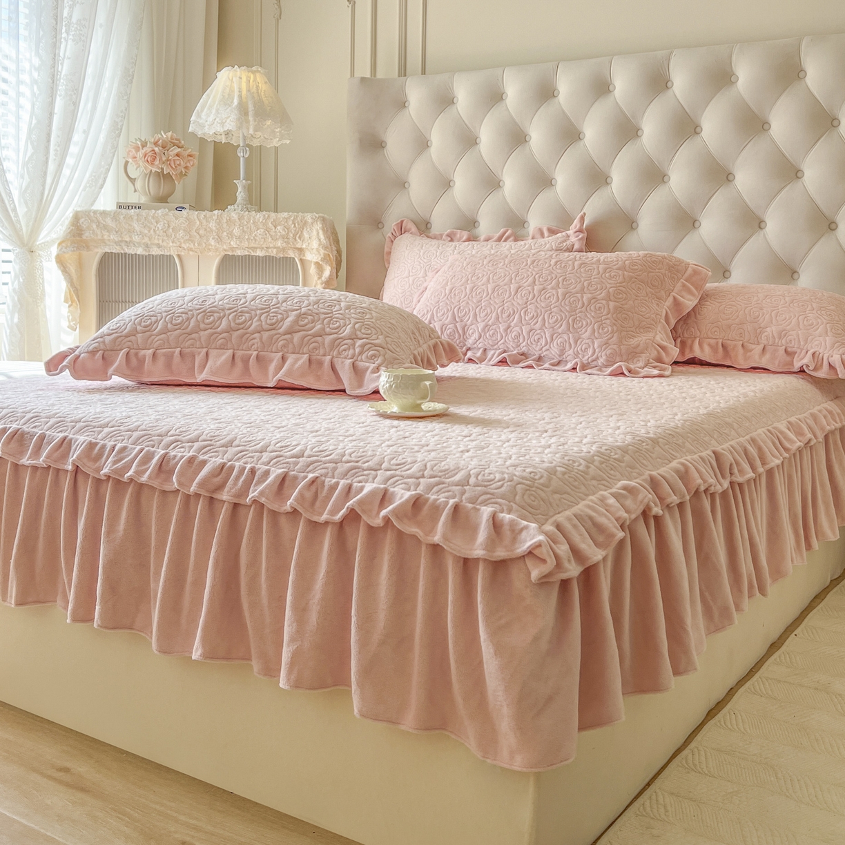 91家纺网 家纺一手货源 找家纺 恋尚 2025新款加厚牛奶绒保暖床笠式床裙四件套-莫奈花园（控价265起） 莫奈花园-清新粉