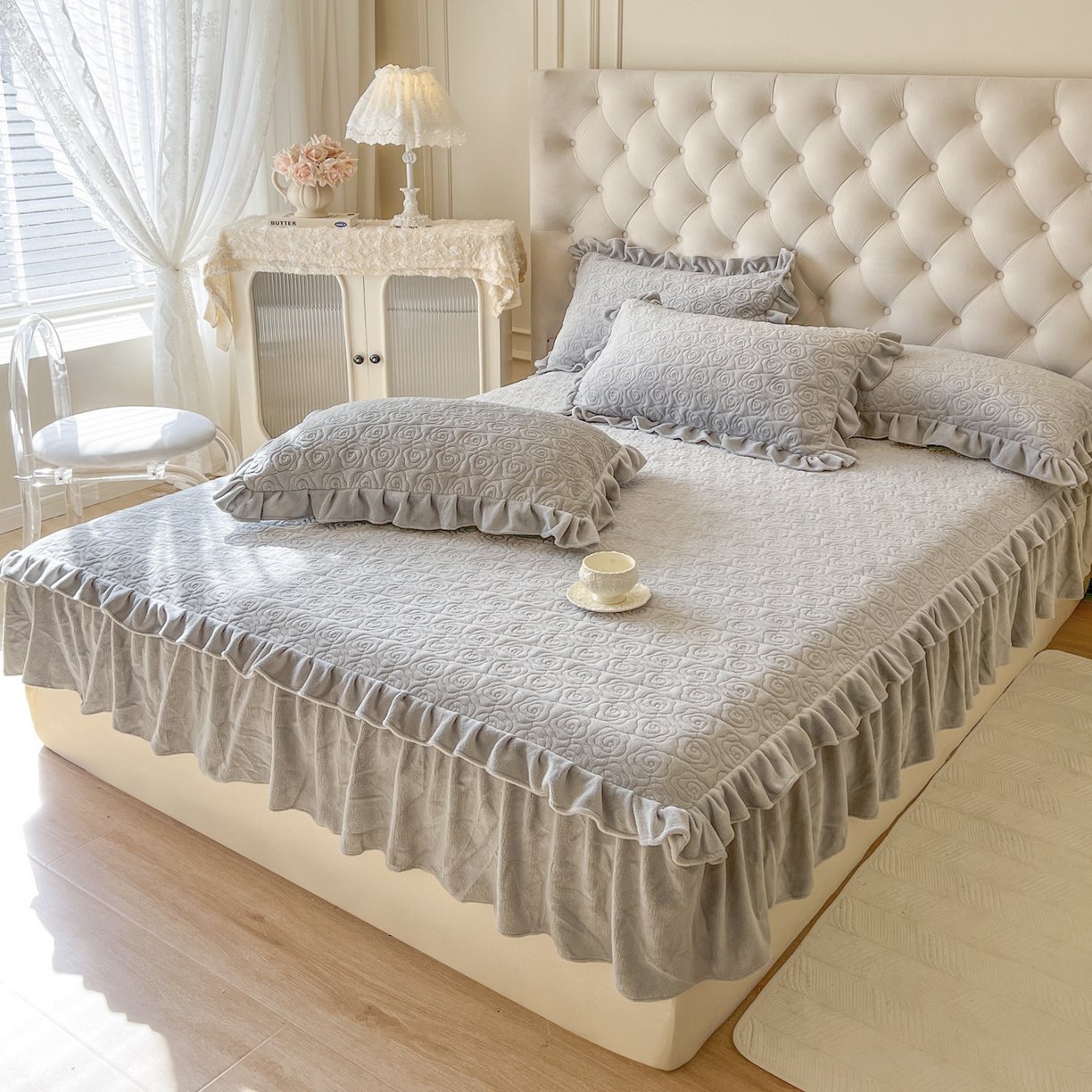 91家纺网 家纺一手货源 找家纺 恋尚 2025新款加厚牛奶绒保暖床笠式床裙四件套-莫奈花园（控价265起） 莫奈花园-椰蓉灰