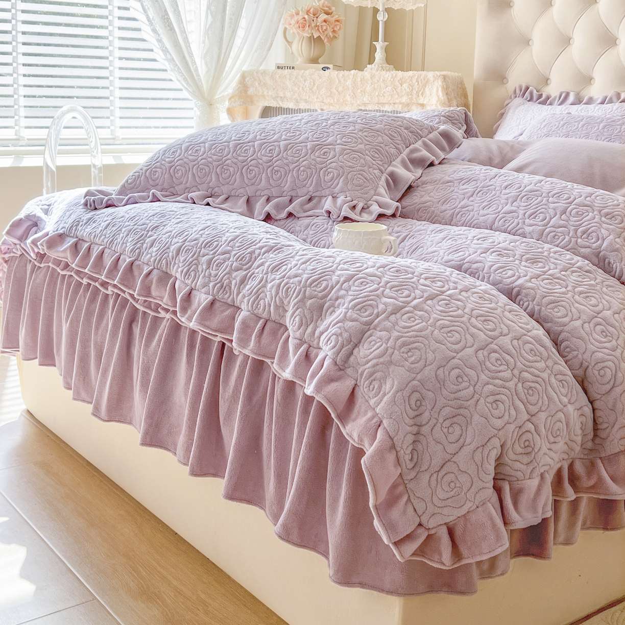 91家纺网 家纺一手货源 找家纺 恋尚 2025新款加厚牛奶绒保暖床笠式床裙四件套-莫奈花园（控价265起） 莫奈花园-香芋紫