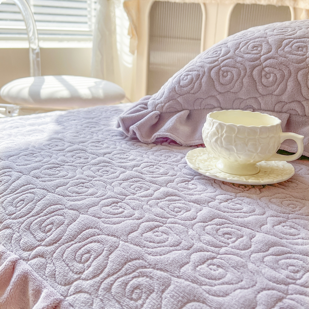 91家纺网 家纺一手货源 找家纺 恋尚 2025新款加厚牛奶绒保暖床笠式床裙四件套-莫奈花园（控价265起） 莫奈花园-香芋紫