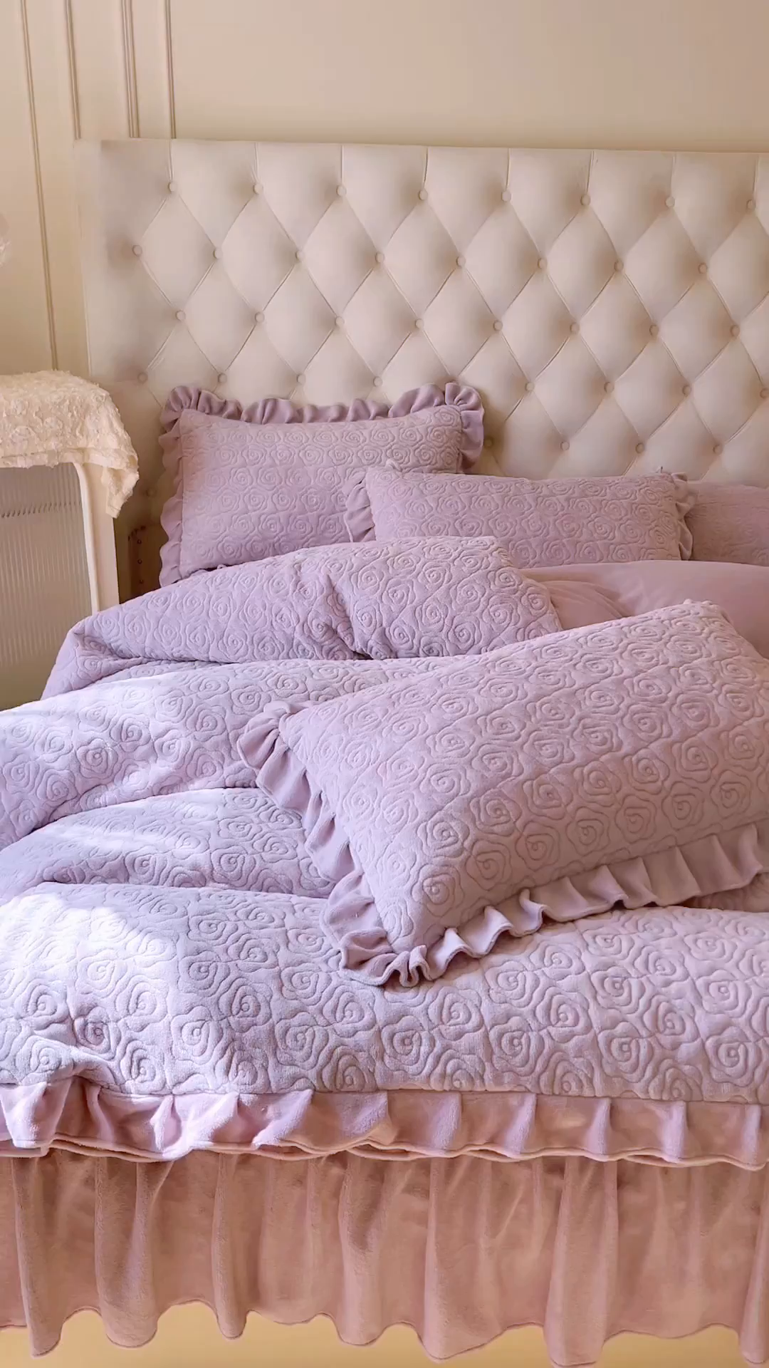 91家纺网 家纺一手货源 找家纺 恋尚 2025新款加厚牛奶绒保暖床笠式床裙四件套-莫奈花园（控价265起） 莫奈花园-香芋紫