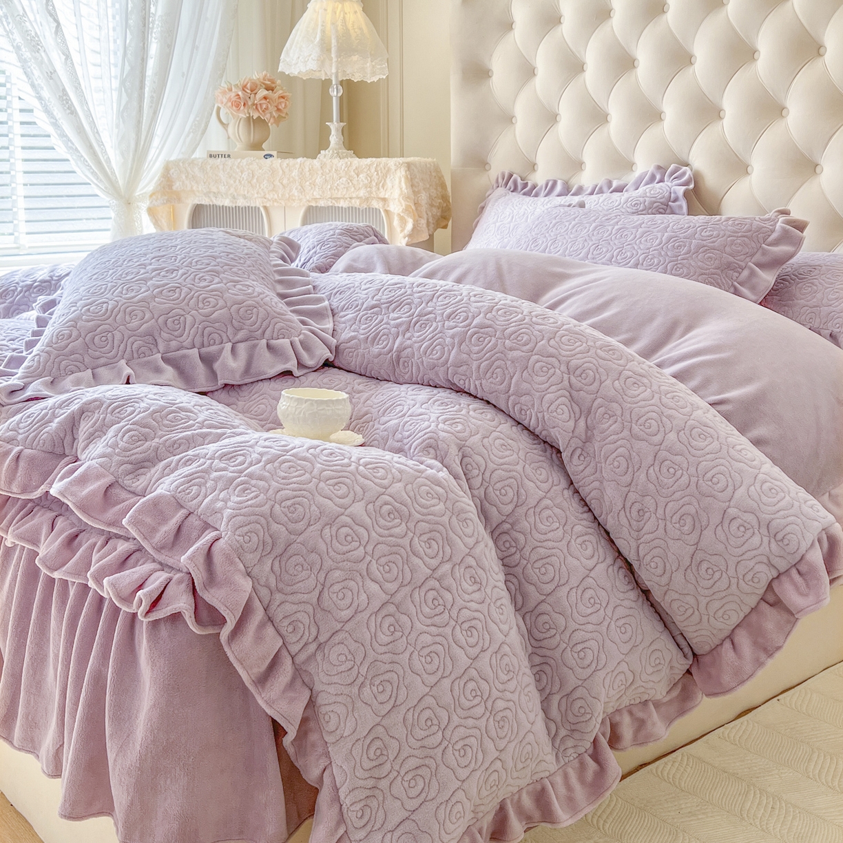 91家纺网 家纺一手货源 找家纺 恋尚 2025新款加厚牛奶绒保暖床笠式床裙四件套-莫奈花园（控价265起） 莫奈花园-香芋紫