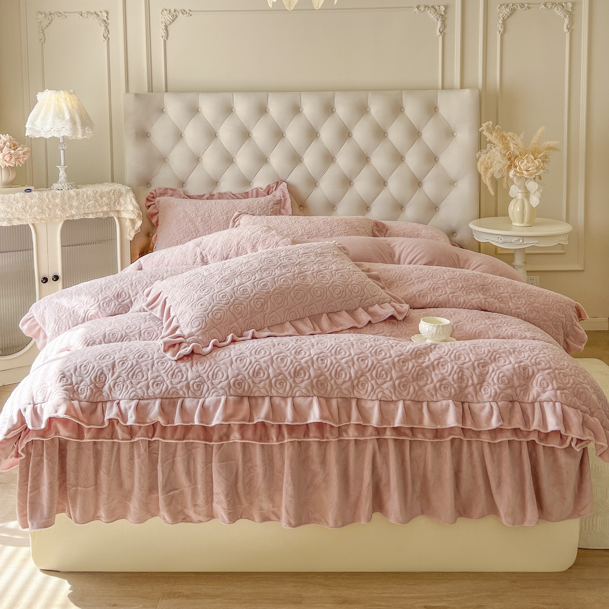 91家纺网 家纺一手货源 找家纺 （总）恋尚 2025新款加厚牛奶绒保暖床笠式床裙单品床裙床裙单件-莫奈花园（床裙控价130起）