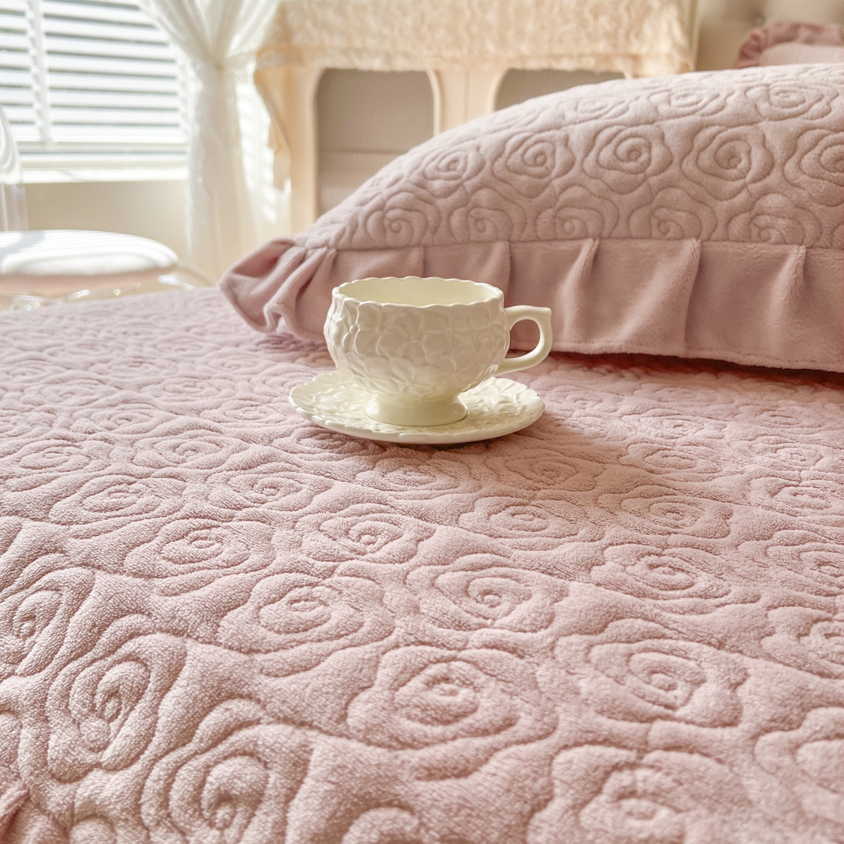 91家纺网 家纺一手货源 找家纺 （总）恋尚 2025新款加厚牛奶绒保暖床笠式床裙单品床裙床裙单件-莫奈花园（床裙控价130起）