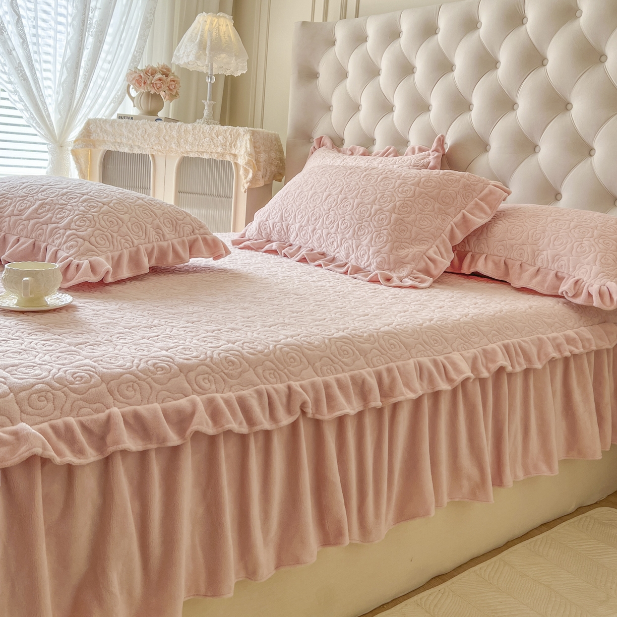 91家纺网 家纺一手货源 找家纺 恋尚 2025新款加厚牛奶绒保暖床笠式床裙单品床裙床裙单件-莫奈花园（床裙控价130起） 莫奈花园-清新粉