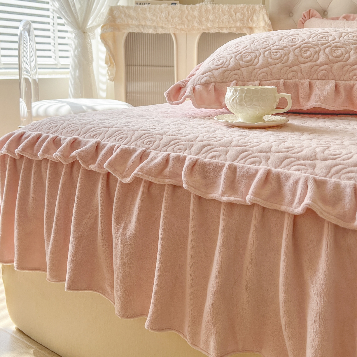 91家纺网 家纺一手货源 找家纺 恋尚 2025新款加厚牛奶绒保暖床笠式床裙单品床裙床裙单件-莫奈花园（床裙控价130起） 莫奈花园-清新粉