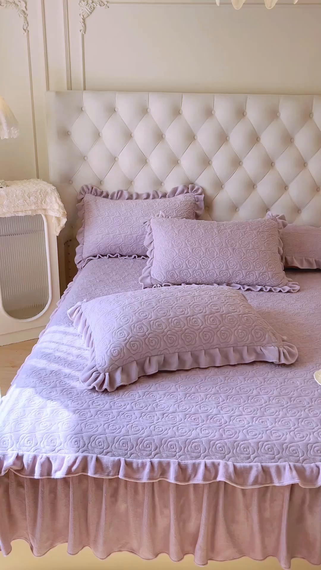 91家纺网 家纺一手货源 找家纺 恋尚 2025新款加厚牛奶绒保暖床笠式床裙单品床裙床裙单件-莫奈花园（床裙控价130起） 莫奈花园-香芋紫