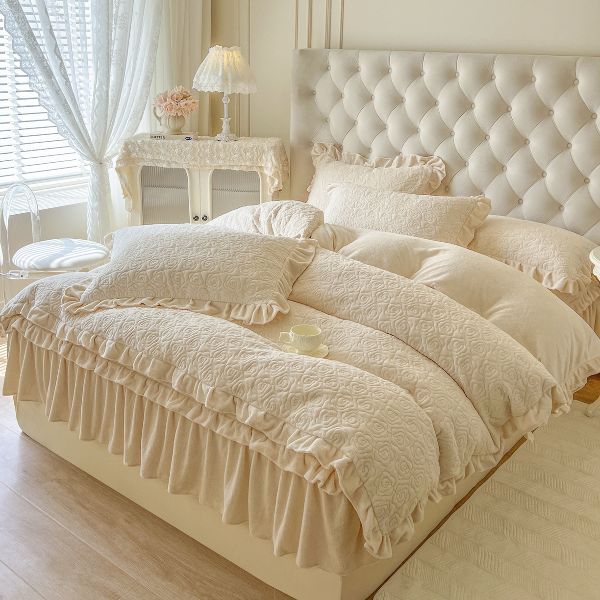 91家纺网 家纺一手货源 找家纺 恋尚 2025新款加厚牛奶绒保暖床笠式床裙单品床裙床裙单件-莫奈花园（床裙控价130起） 莫奈花园-奶油白