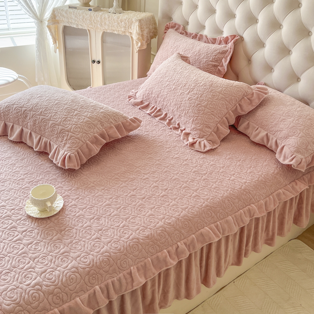 91家纺网 家纺一手货源 找家纺 恋尚 2025新款加厚牛奶绒保暖床笠式床裙单品床裙床裙单件-莫奈花园（床裙控价130起） 莫奈花园-蜜桃粉