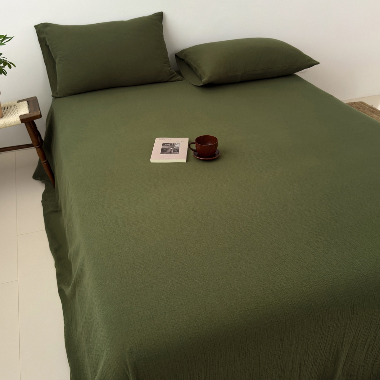 91家纺网 家纺一手货源 找家纺 玖弘家居 2025新款软糯皱皱纱单品床单系列 橄榄绿