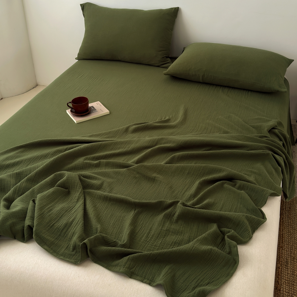 91家纺网 家纺一手货源 找家纺 玖弘家居 2025新款软糯皱皱纱单品床单系列 橄榄绿