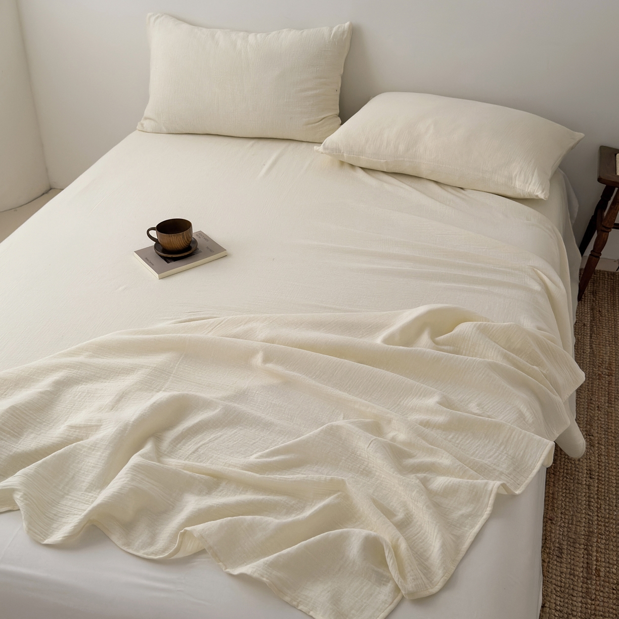 91家纺网 家纺一手货源 找家纺 玖弘家居 2025新款软糯皱皱纱单品床单系列 奶白