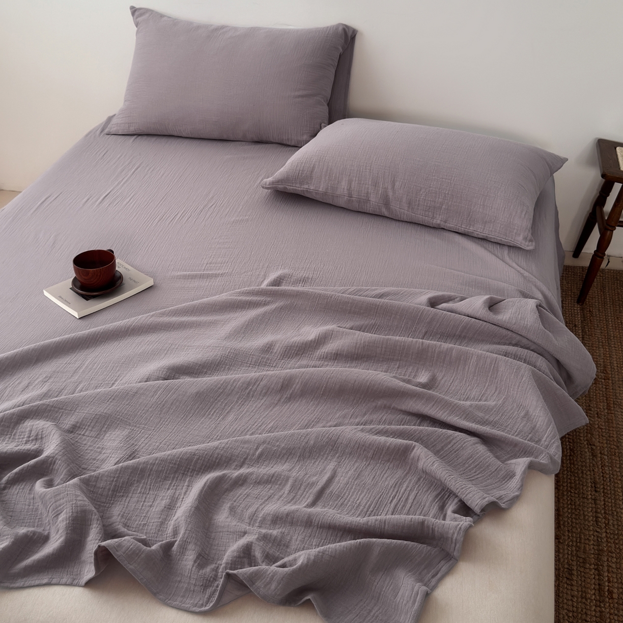 91家纺网 家纺一手货源 找家纺 玖弘家居 2025新款软糯皱皱纱单品床单系列 香芋紫