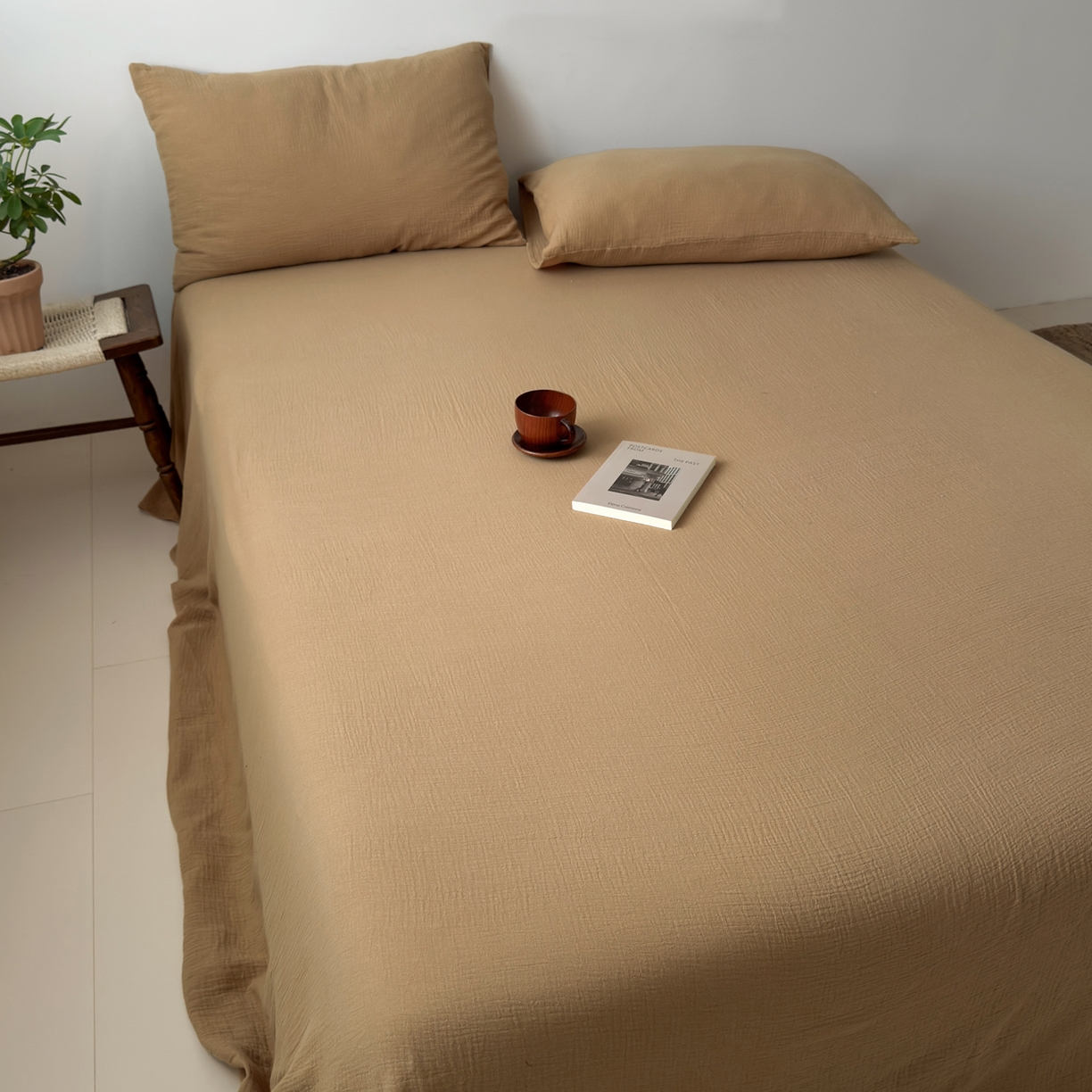 91家纺网 家纺一手货源 找家纺 玖弘家居 2025新款软糯皱皱纱单品床单系列 杏仁