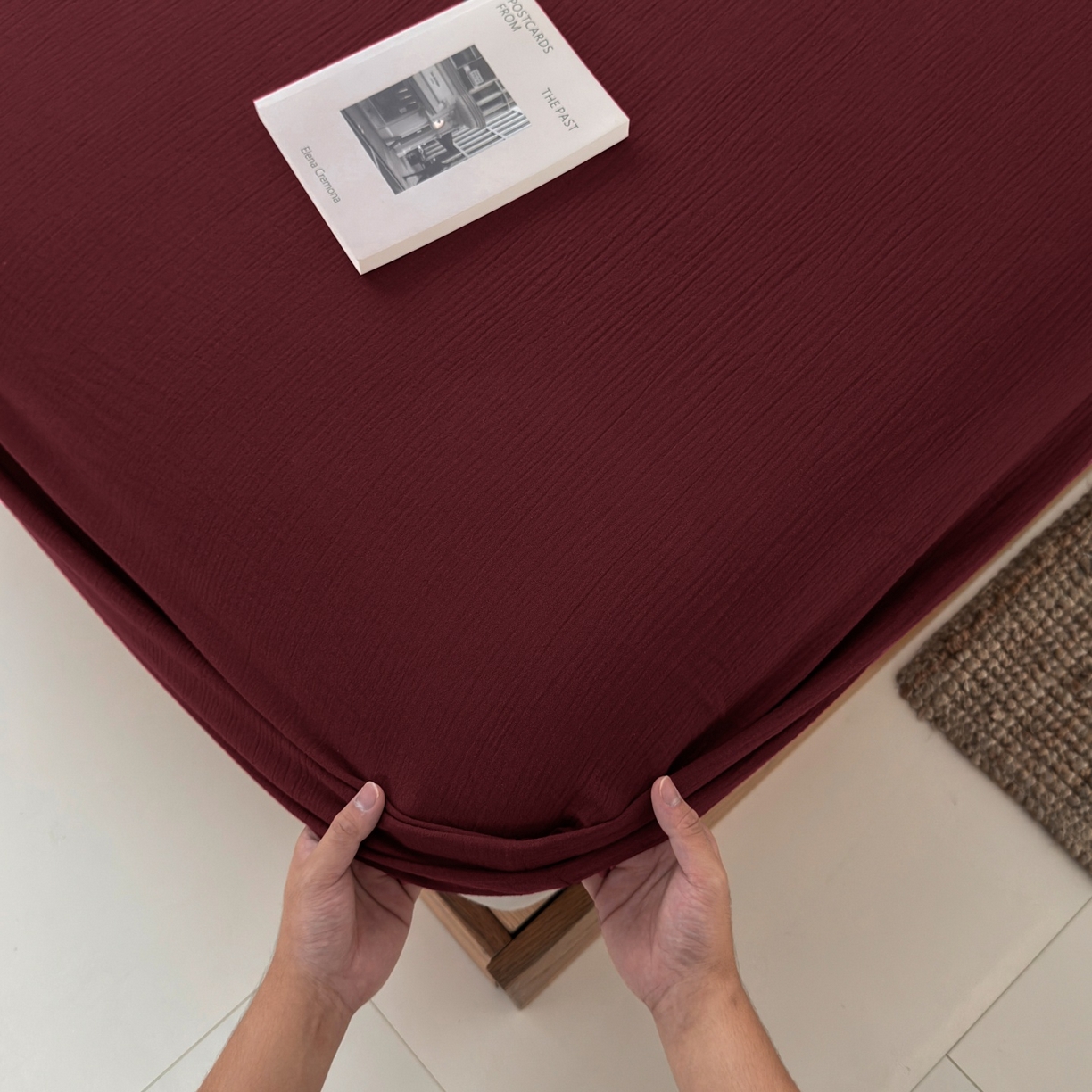 91家纺网 家纺一手货源 找家纺 玖弘家居 2025新款软糯皱皱纱单品床笠系列 安格拉红