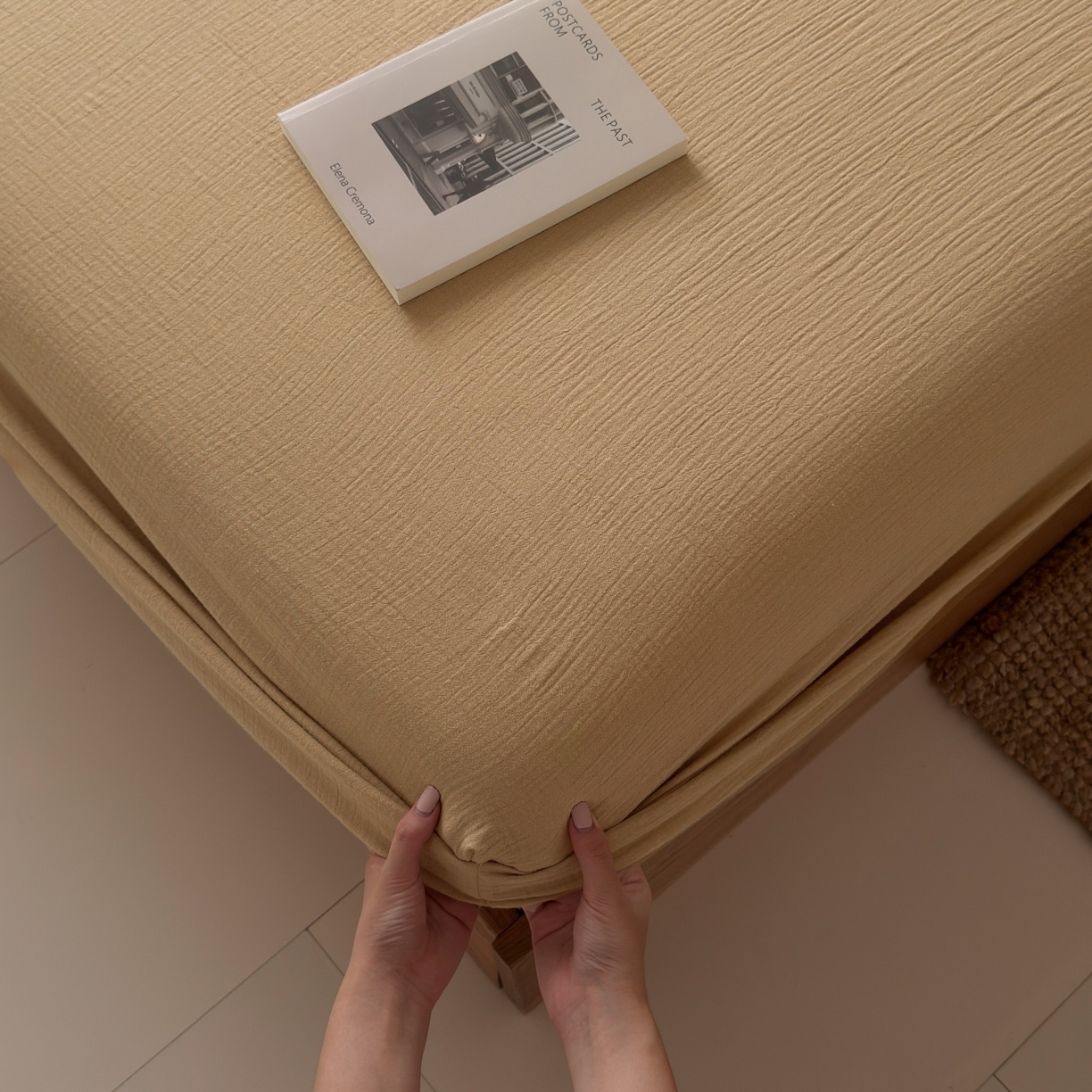 91家纺网 家纺一手货源 找家纺 玖弘家居 2025新款软糯皱皱纱单品床笠系列 杏仁