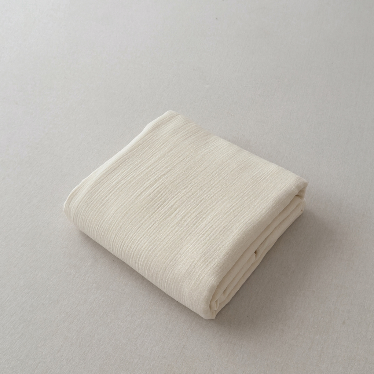 91家纺网 家纺一手货源 找家纺 玖弘家居 2025新款软糯皱皱纱单品枕套系列 奶白