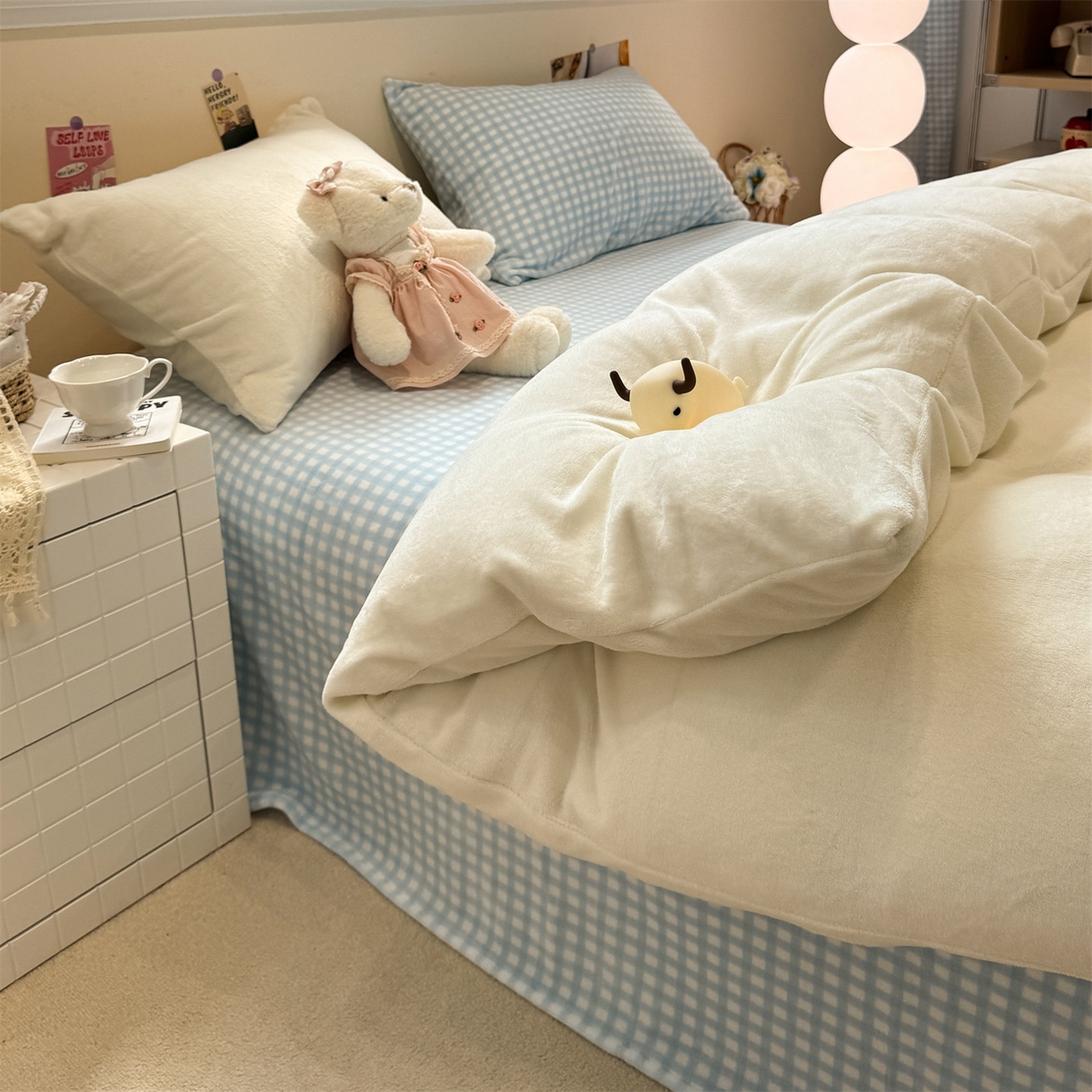 91家纺网 家纺一手货源 找家纺 （总）857家居 2025新款牛奶绒纯色拼格子四件套