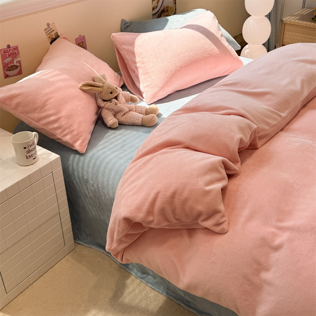 91家纺网 家纺一手货源 找家纺 （总）857家居 2025新款牛奶绒纯色拼格子四件套