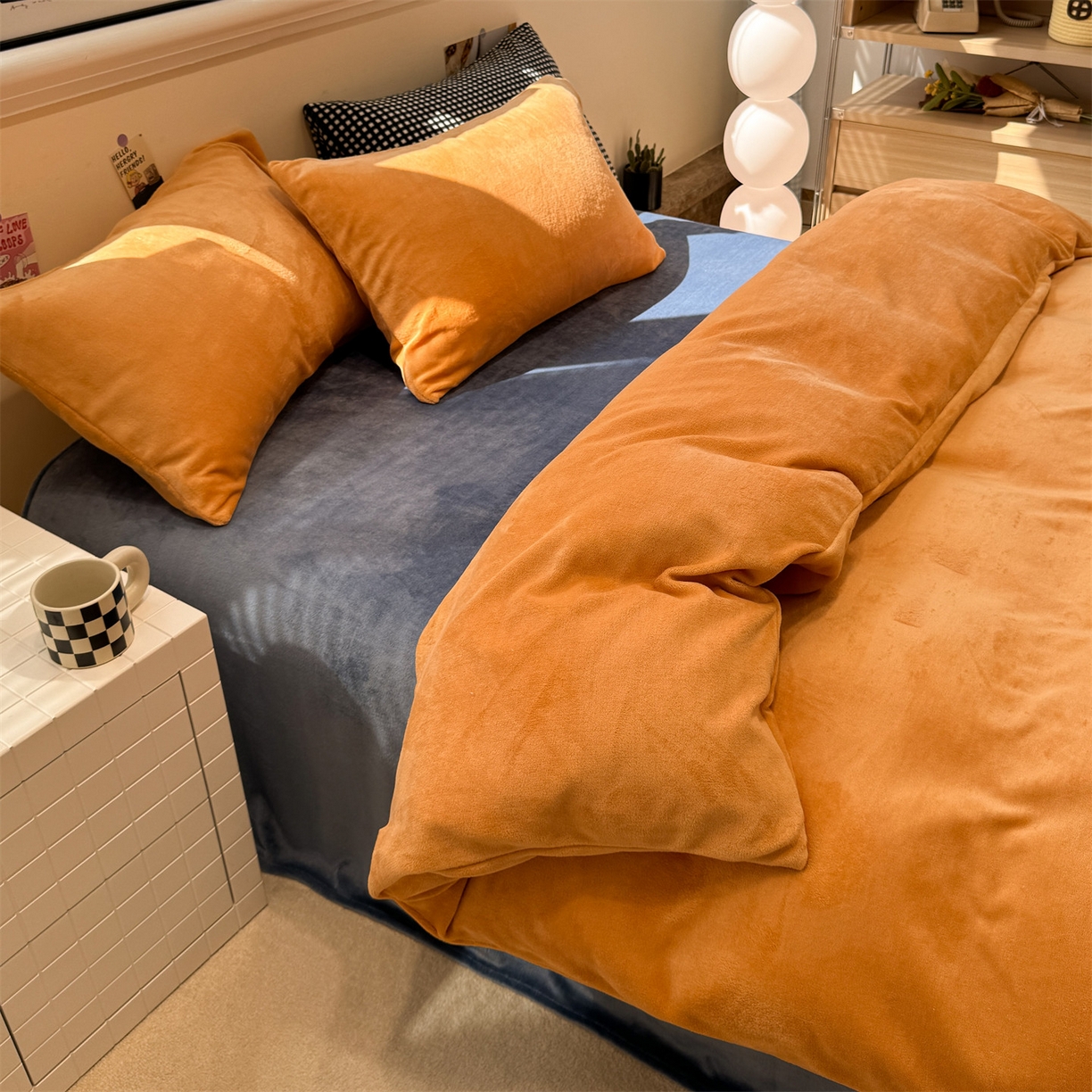 91家纺网 家纺一手货源 找家纺 （总）857家居 2025新款牛奶绒纯色拼格子四件套