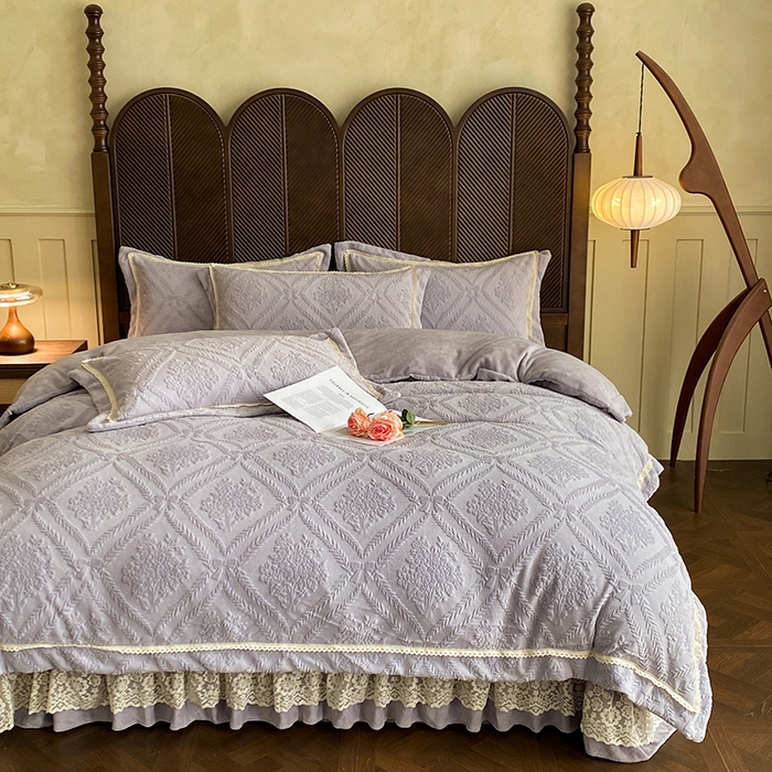 91家纺网 家纺一手货源 找家纺 美伦美焕 2025新款全消光雕花绒蕾丝床盖款四件套 葵花-灰