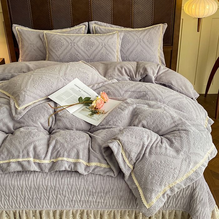 91家纺网 家纺一手货源 找家纺 美伦美焕 2025新款全消光雕花绒蕾丝床盖款四件套 葵花-灰