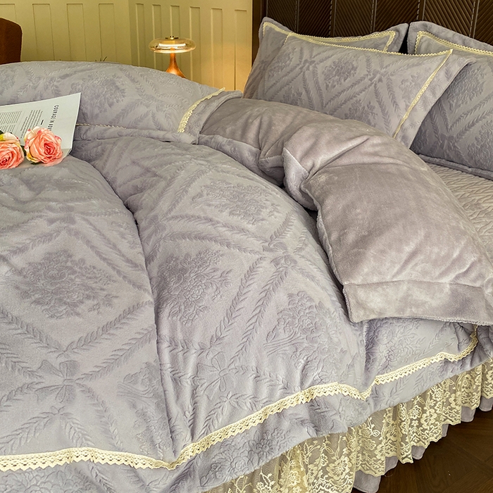 91家纺网 家纺一手货源 找家纺 美伦美焕 2025新款全消光雕花绒蕾丝床盖款四件套 葵花-灰