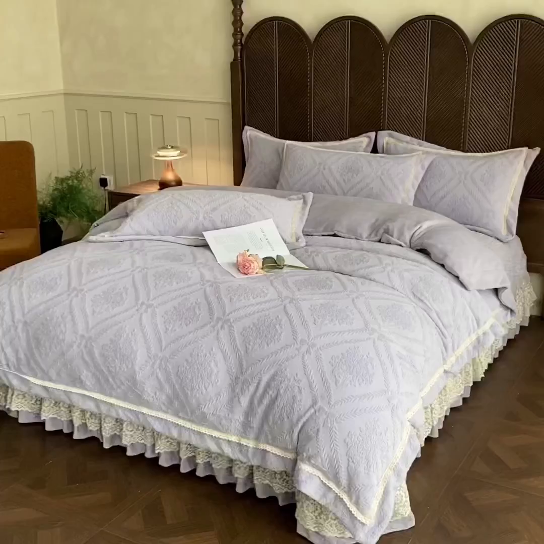 91家纺网 家纺一手货源 找家纺 美伦美焕 2025新款全消光雕花绒蕾丝床盖款四件套 葵花-灰