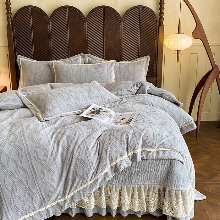 美伦美焕 2025新款全消光雕花绒蕾丝床盖款四件套 浅梦-灰