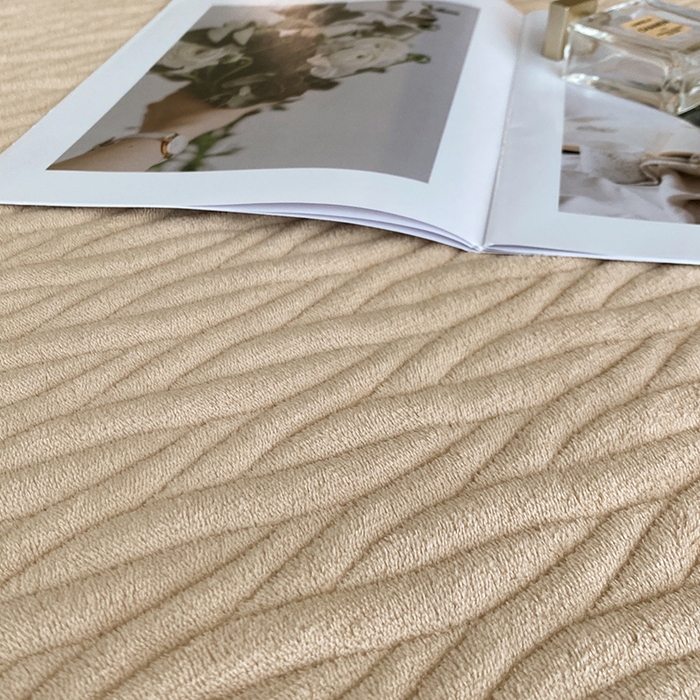 91家纺网 家纺一手货源 找家纺 美伦美焕 2025新款全消光雕花绒蕾丝床盖款四件套 浅梦-香槟